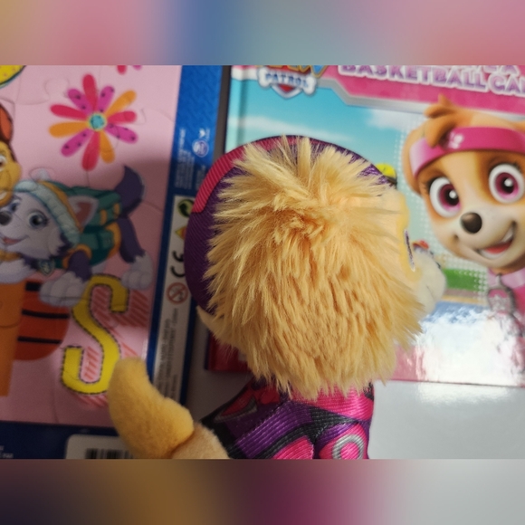 Paw Patrol Skye Plush, Book and Puzzle - Picture 4 of 15